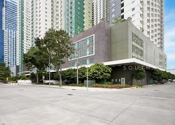 Furnished In It Park With Wifi, Netflix And Pool Access *