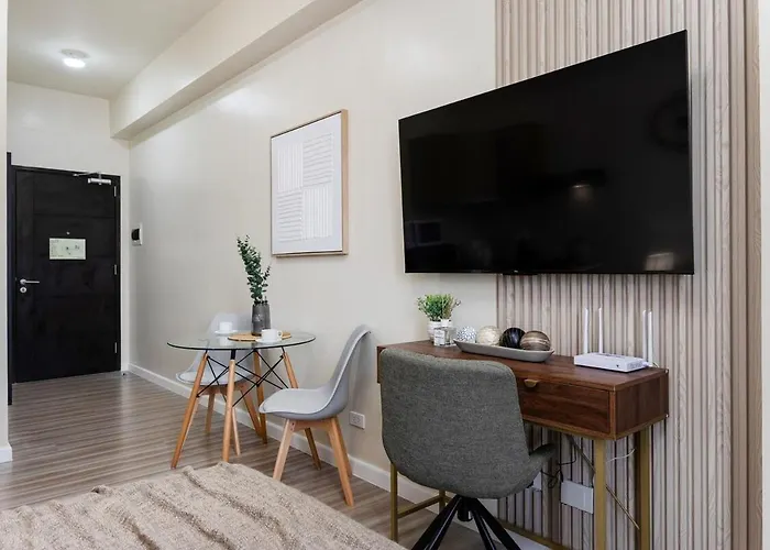 Furnished In It Park With Wifi, Netflix And Pool Access セブ市