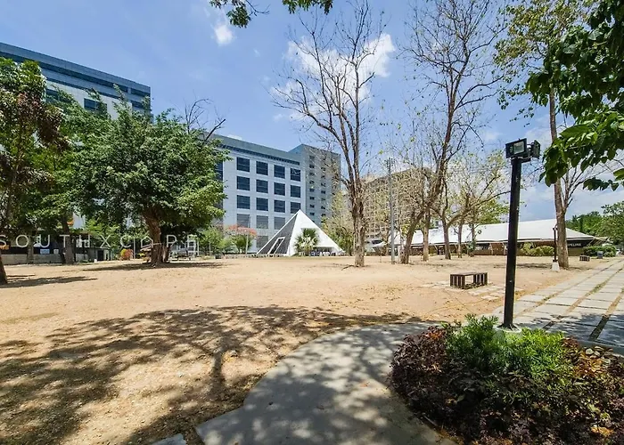 Furnished In It Park With Wifi, Netflix And Pool Access アパート